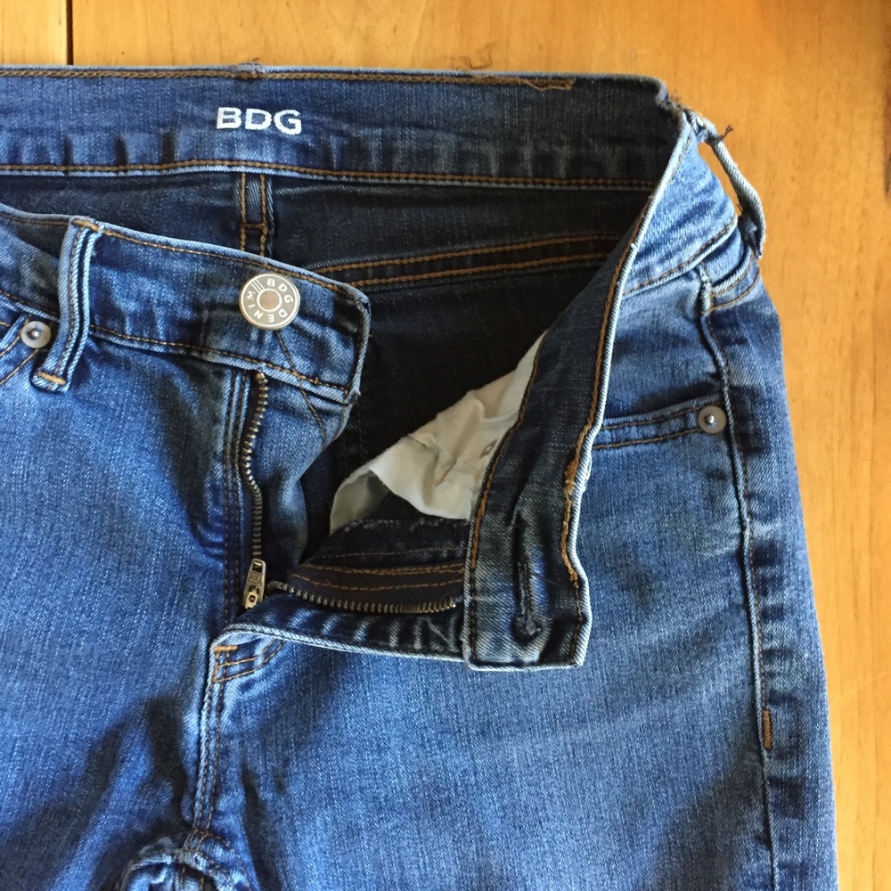 BDG "STOVEPIPE" mid rise jeans